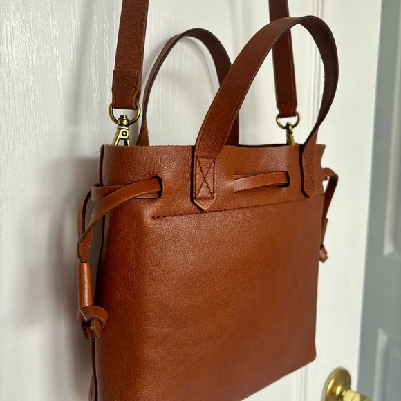Madewell The Small Drawstring Transport Crossbody Bag in English Saddle - Picture 4 of 14